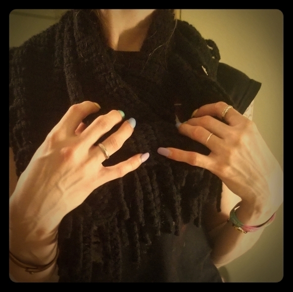 GORGEOUS Nwot Black Super Soft Scarf - Picture 2 of 2